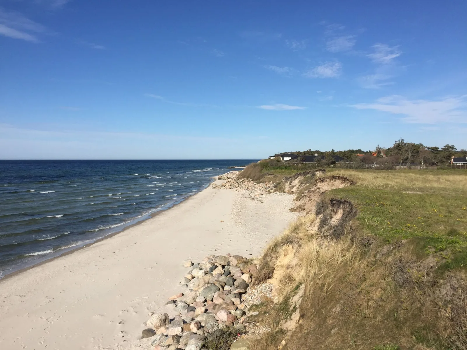 Mapillary-Foto in der Nähe von Badegewässer: STRAND VED NØDEBOVEJEN 156