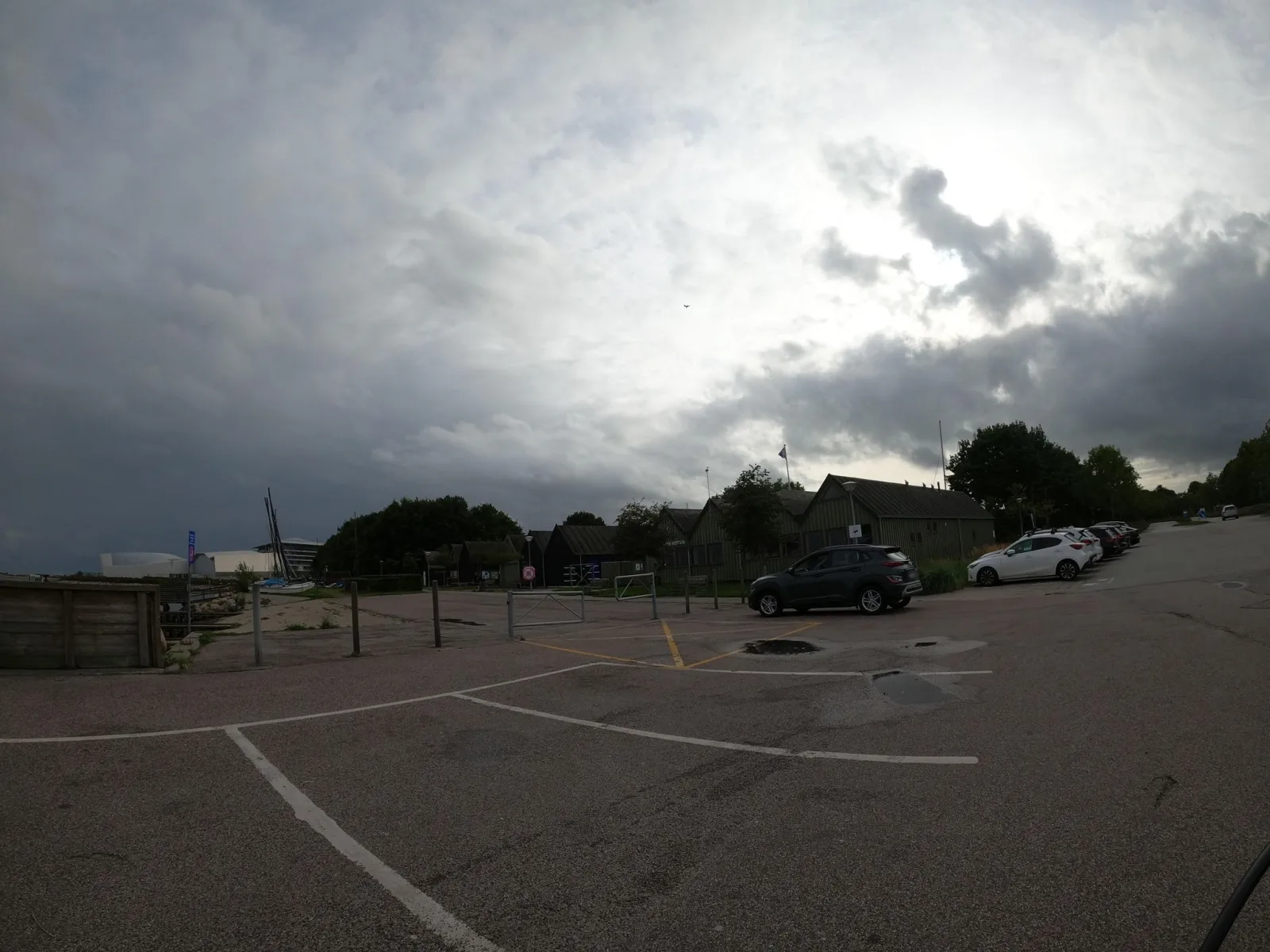 Mapillary-Foto in der Nähe von Badegewässer: SYD FOR KASTRUP LYSTBÅDEHAVN
