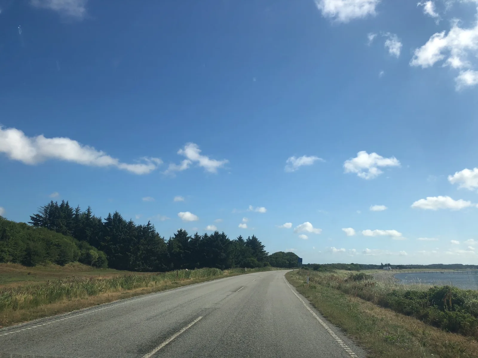 Mapillary-Foto in der Nähe von Badegewässer: SØNDERGÅRD, ØSLØS