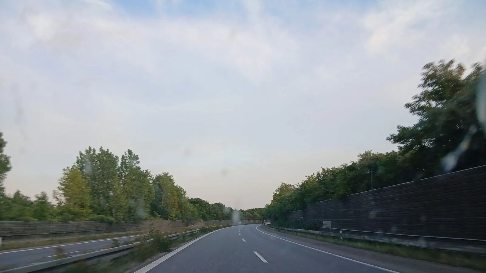 Mapillary-foto ved Badegewässer: STRANDALLEEN 42