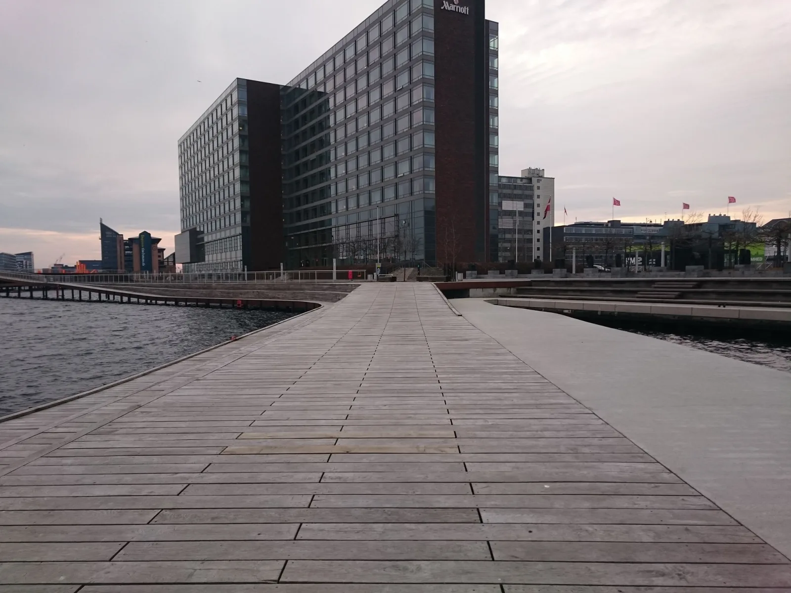 Mapillary-Foto in der Nähe von Badegewässer: KALVEBOD BØLGE BADEZONE