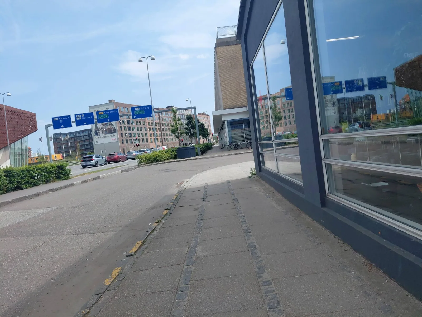 Mapillary-Foto in der Nähe von Cross Cardio Fitness