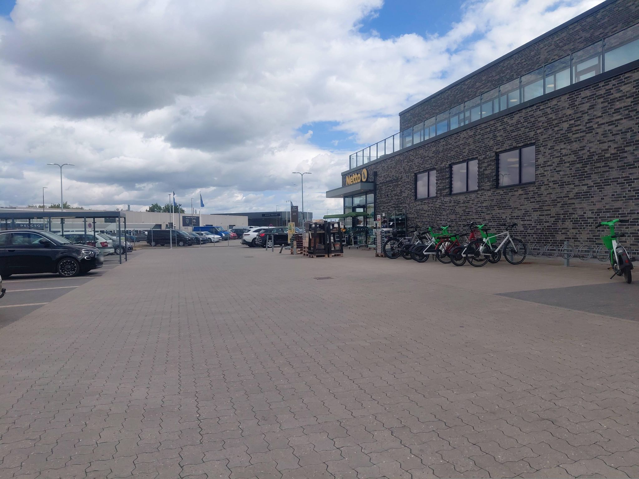 Mapillary-Foto in der Nähe von LOOP Fitness
