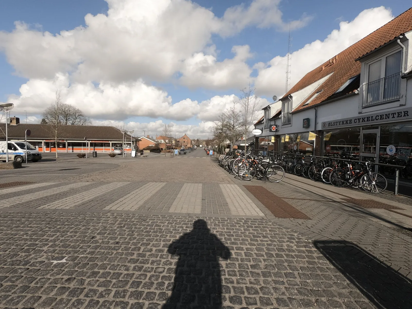 Mapillary-Foto in der Nähe von Purple Fitness