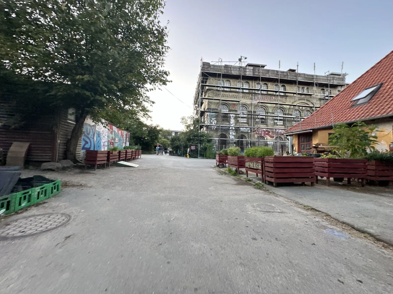 Mapillary-Foto in der Nähe von Byens Lys