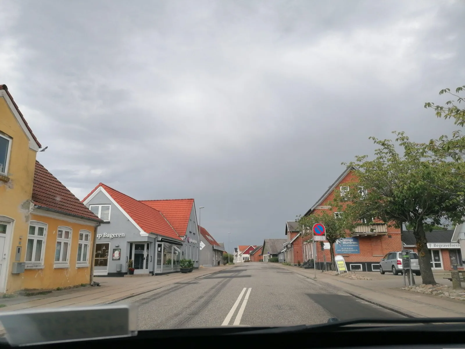 Mapillary-Foto in der Nähe von Pizza Bazar