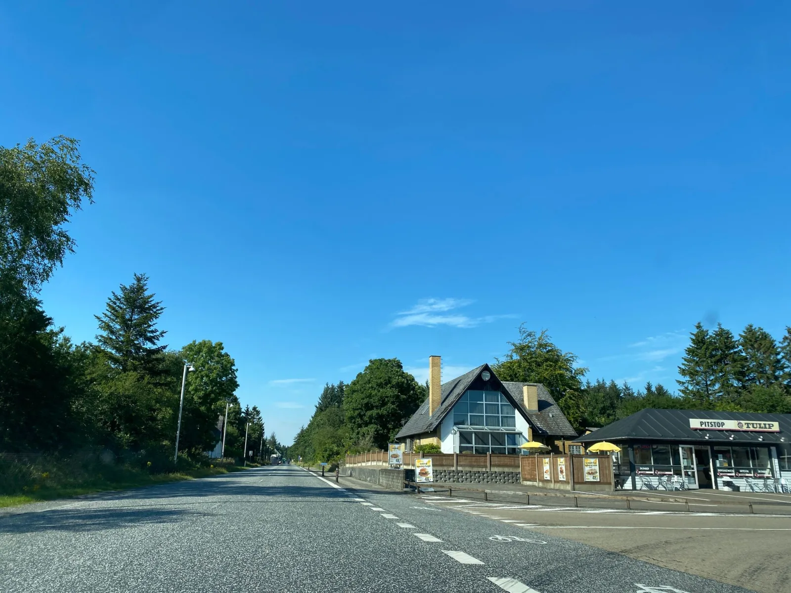 Mapillary-Foto in der Nähe von Huong Grilbar - Pit Stop