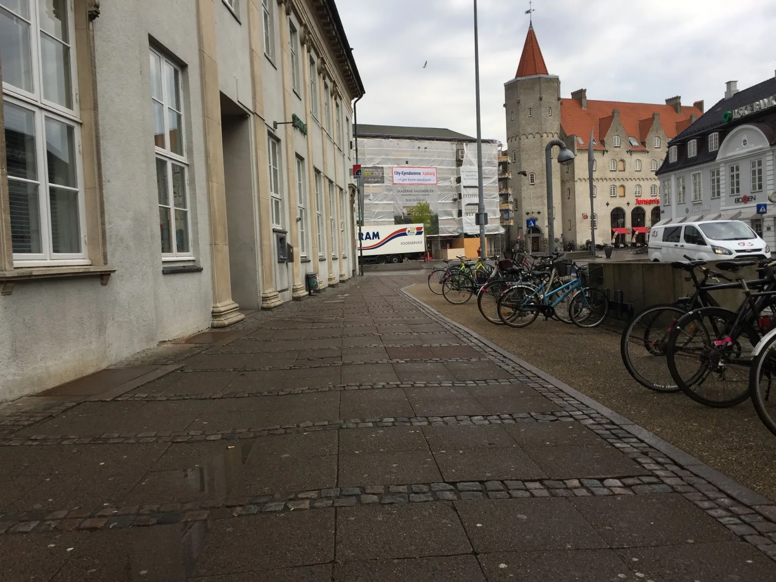 Mapillary-Foto in der Nähe von Starbucks