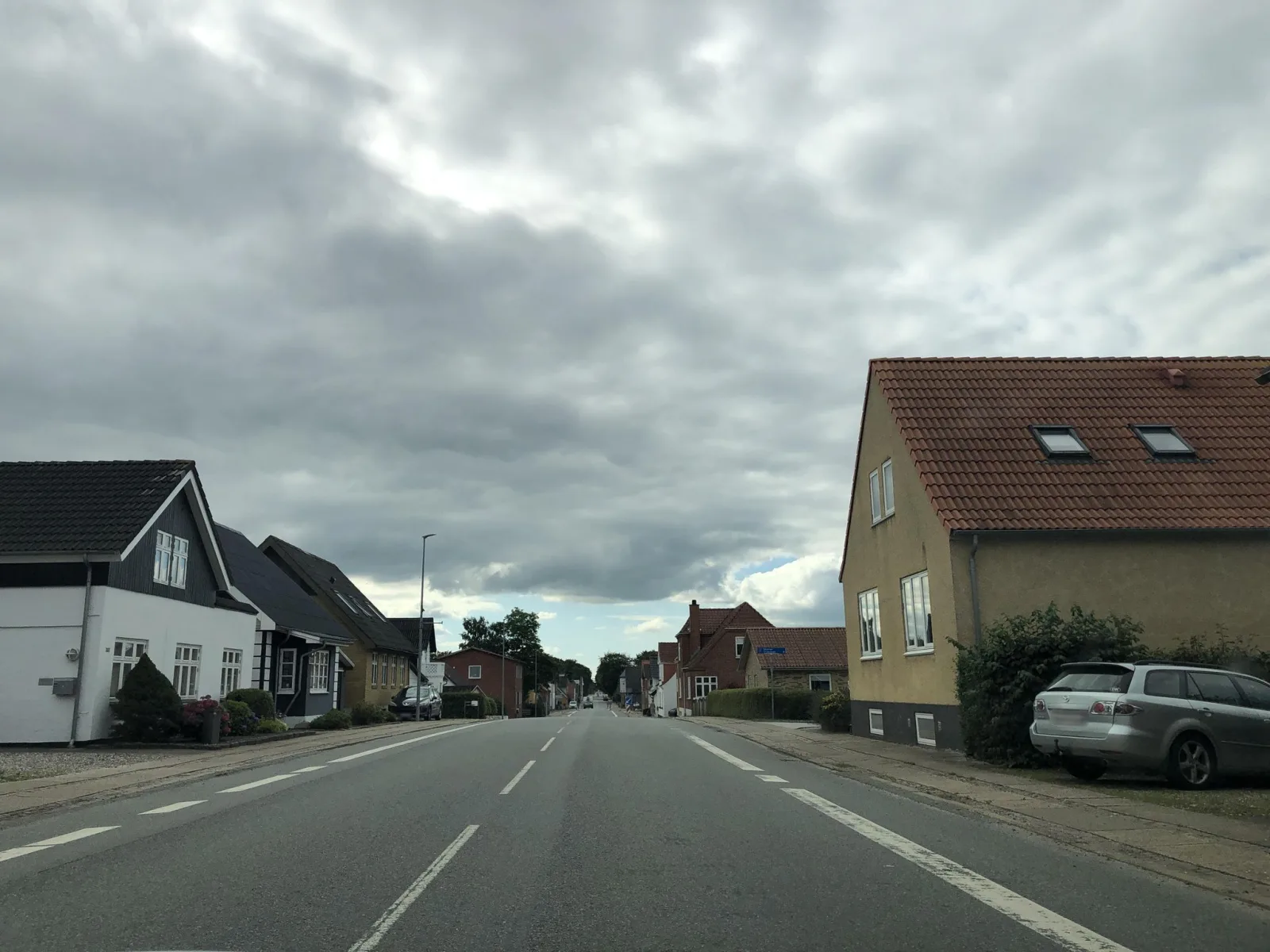 Mapillary-Foto in der Nähe von Suldrup Pizza og Burgerhouse