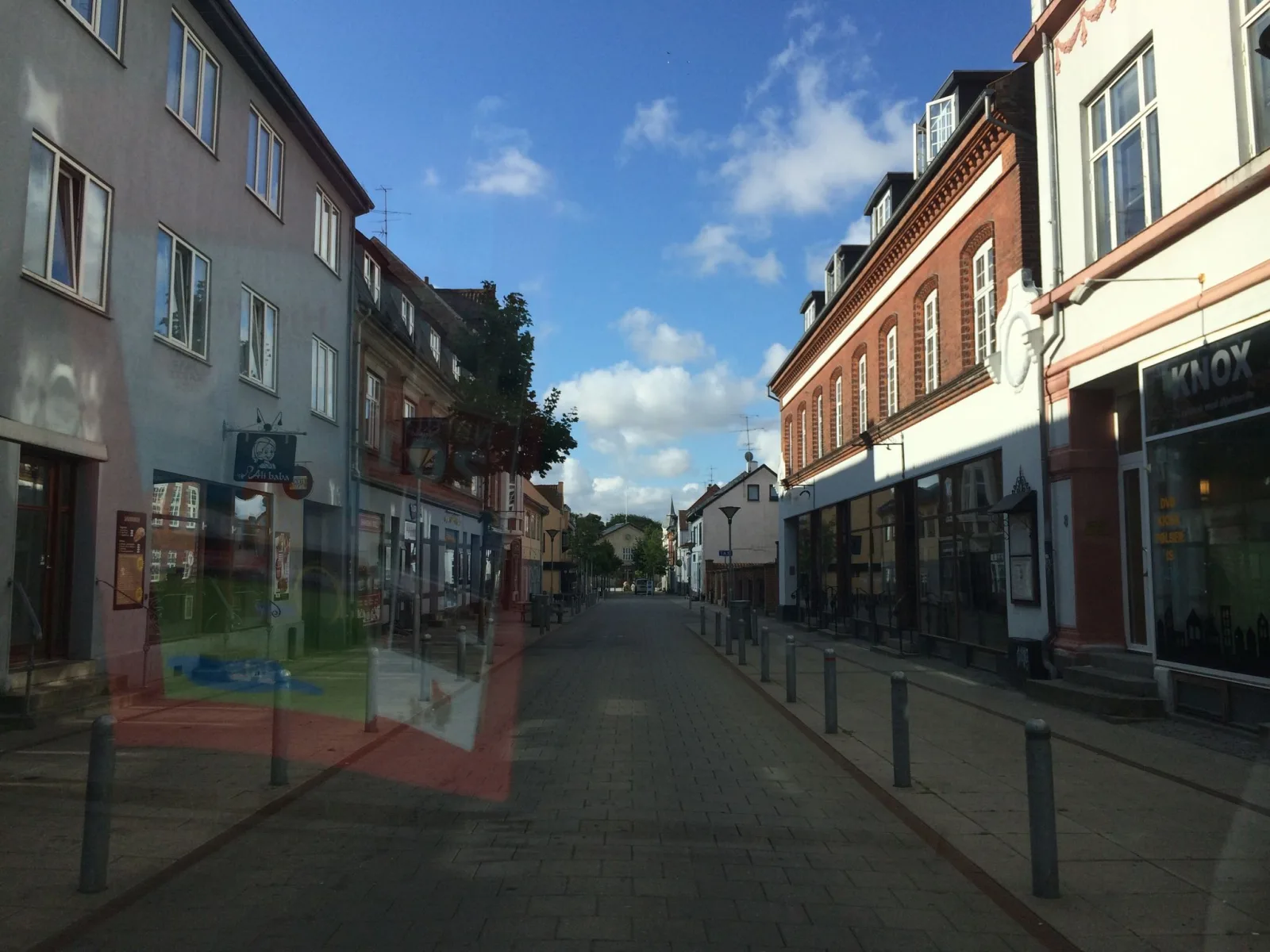 Mapillary-Foto in der Nähe von Super Sandwich Kiosk