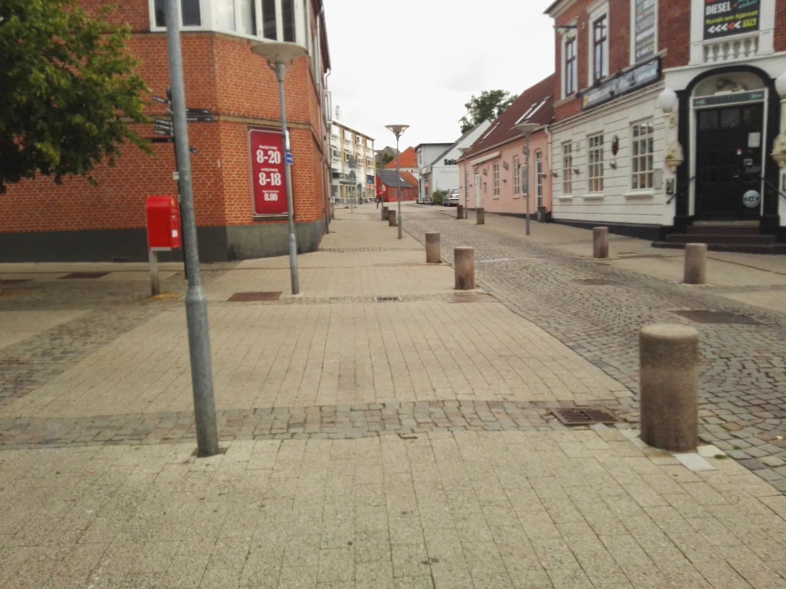Mapillary-Foto in der Nähe von Restaurant Paparazzi