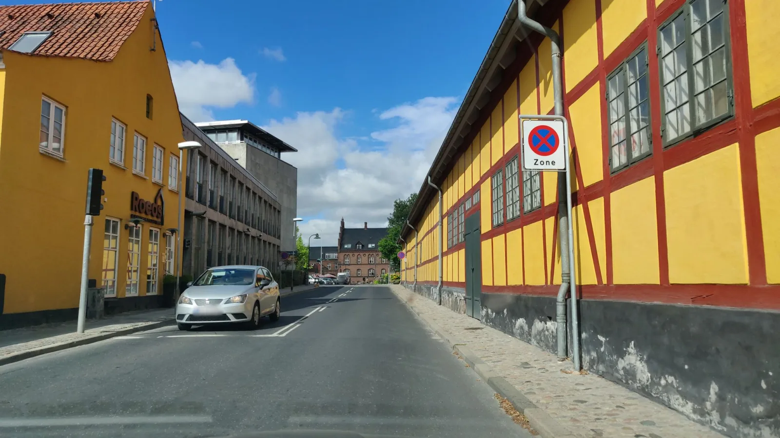 Mapillary-Foto in der Nähe von Rib House Roskilde