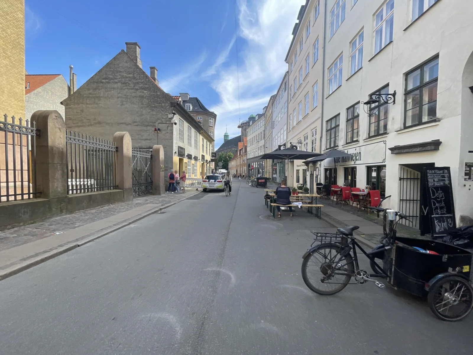 Mapillary-Foto in der Nähe von Democratic Coffee