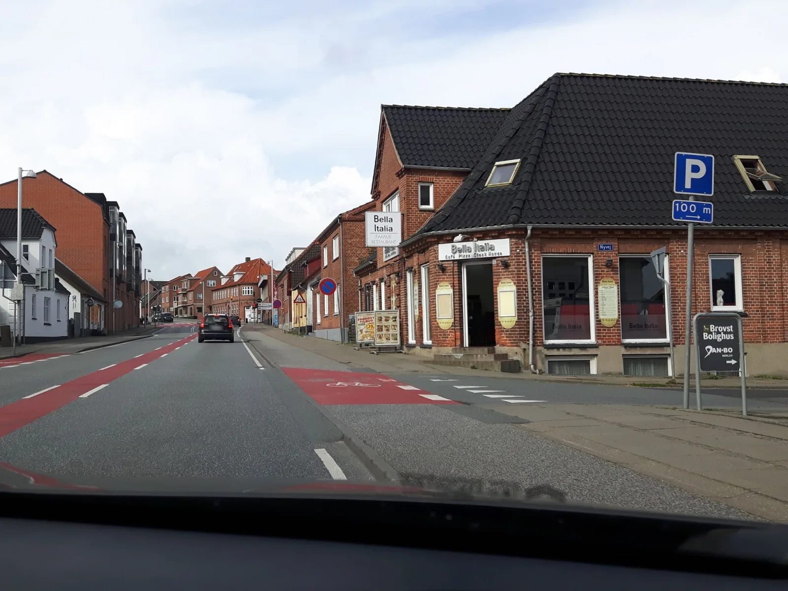 Mapillary-Foto in der Nähe von Tonys Pizza & Steakhouse