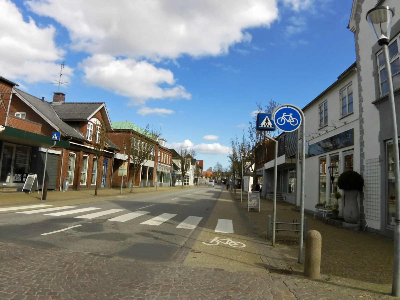 Mapillary-Foto in der Nähe von Kebab House