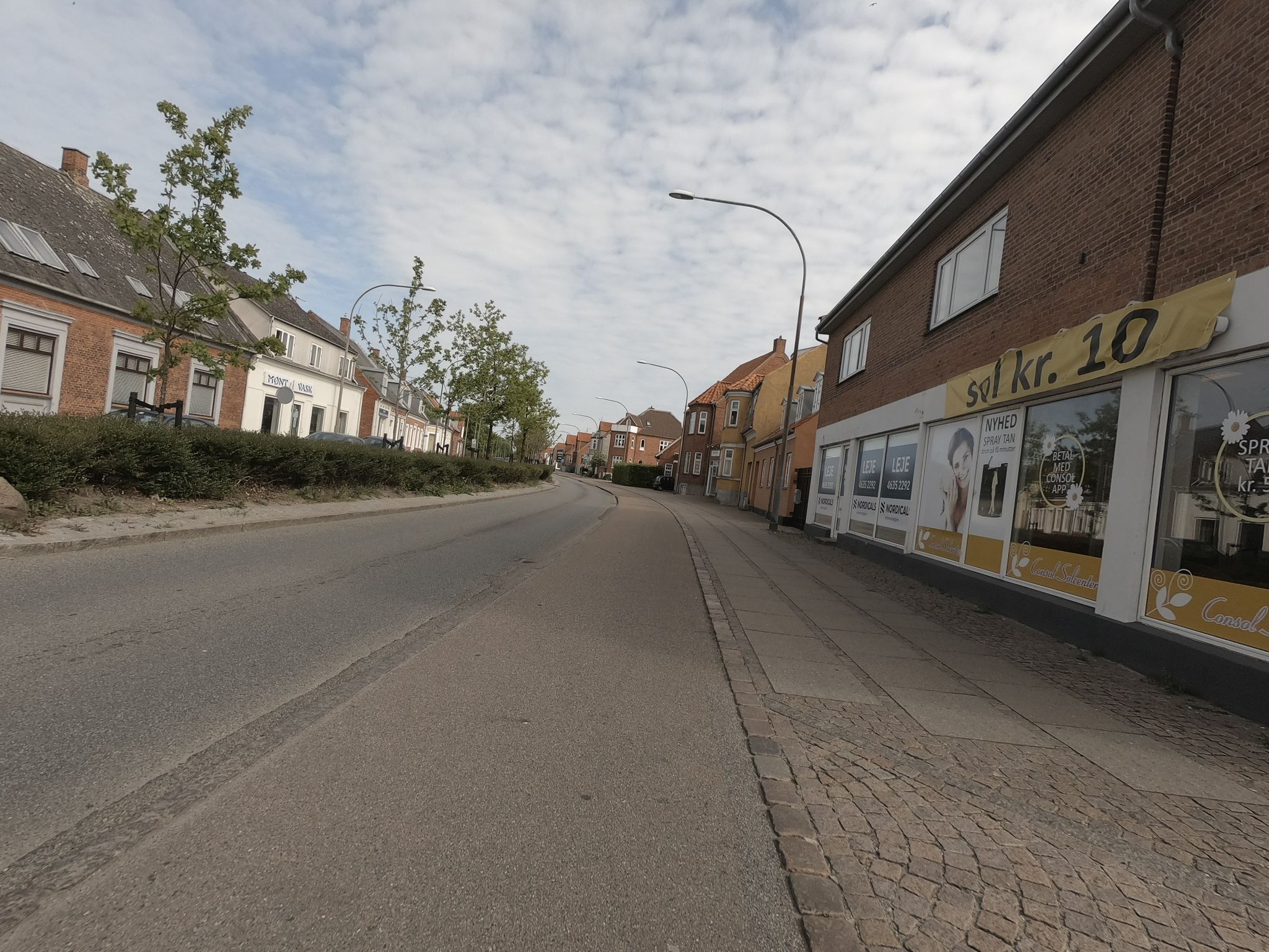 Mapillary-Foto in der Nähe von Smash Burger Gyros