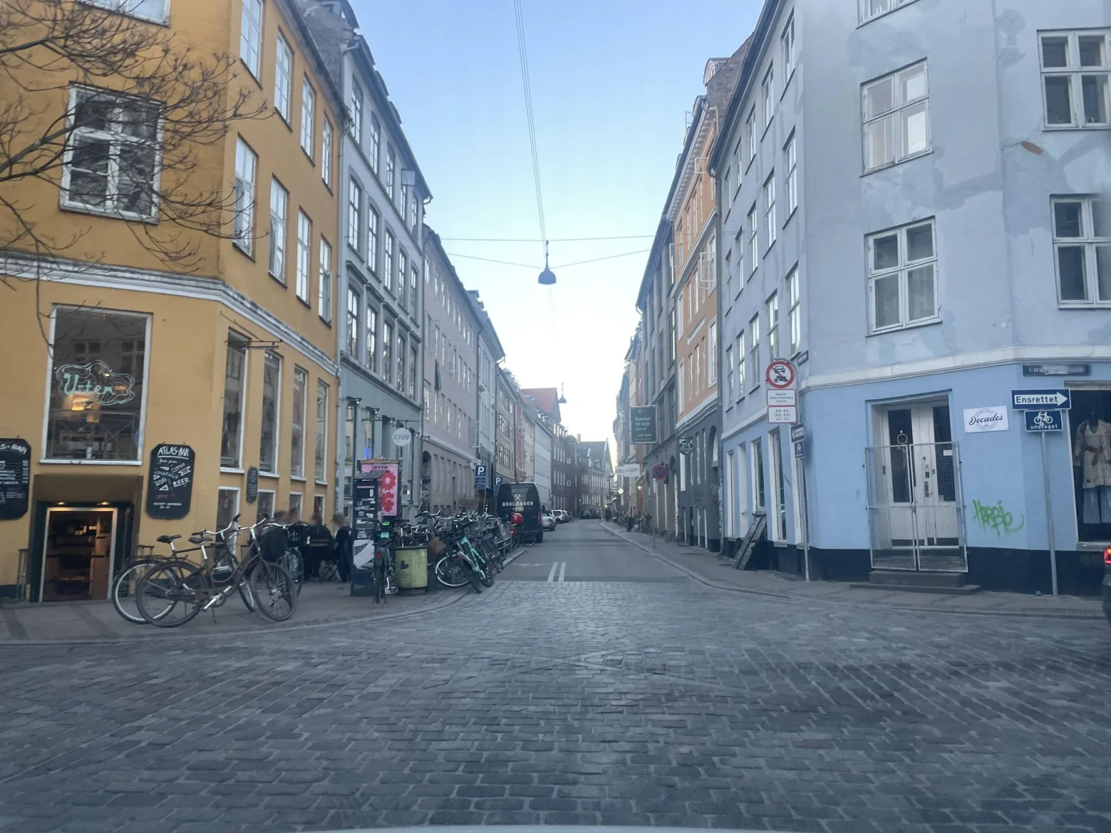 Mapillary-foto nær Dojos Kaffebar