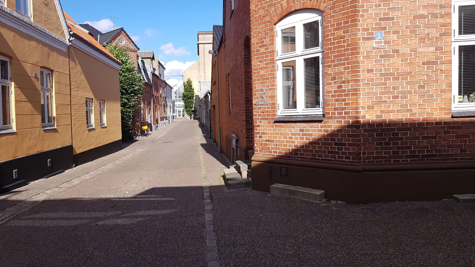 Mapillary-Foto in der Nähe von Zana Pizza & Grill