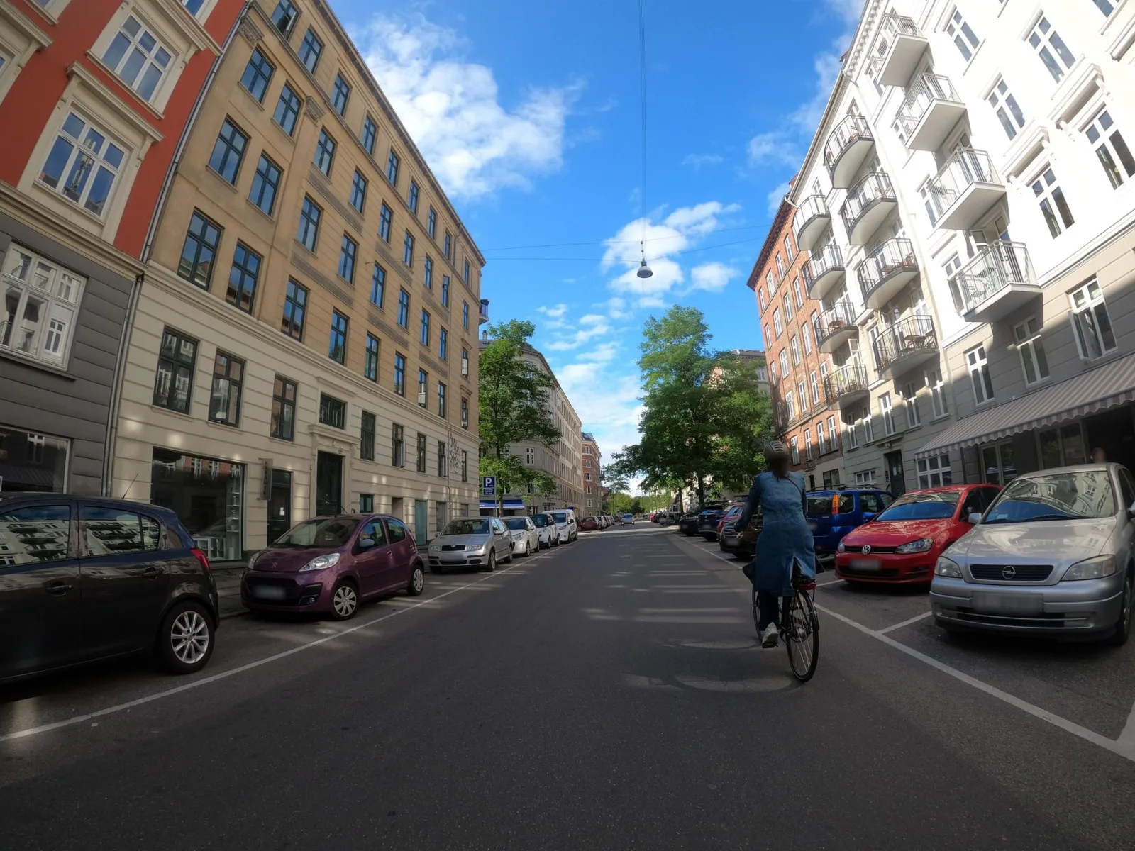 Mapillary-Foto in der Nähe von Donda Deli