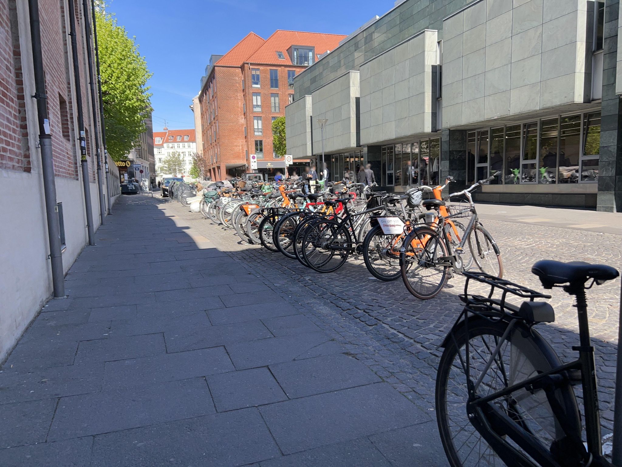 Mapillary-Foto in der Nähe von Dons Deli