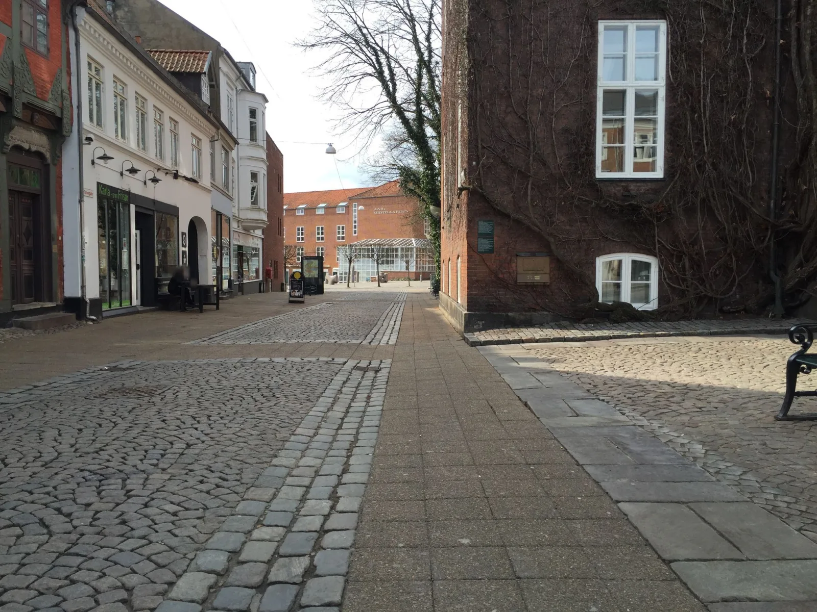 Mapillary-foto nær La ville Café & Brasserie