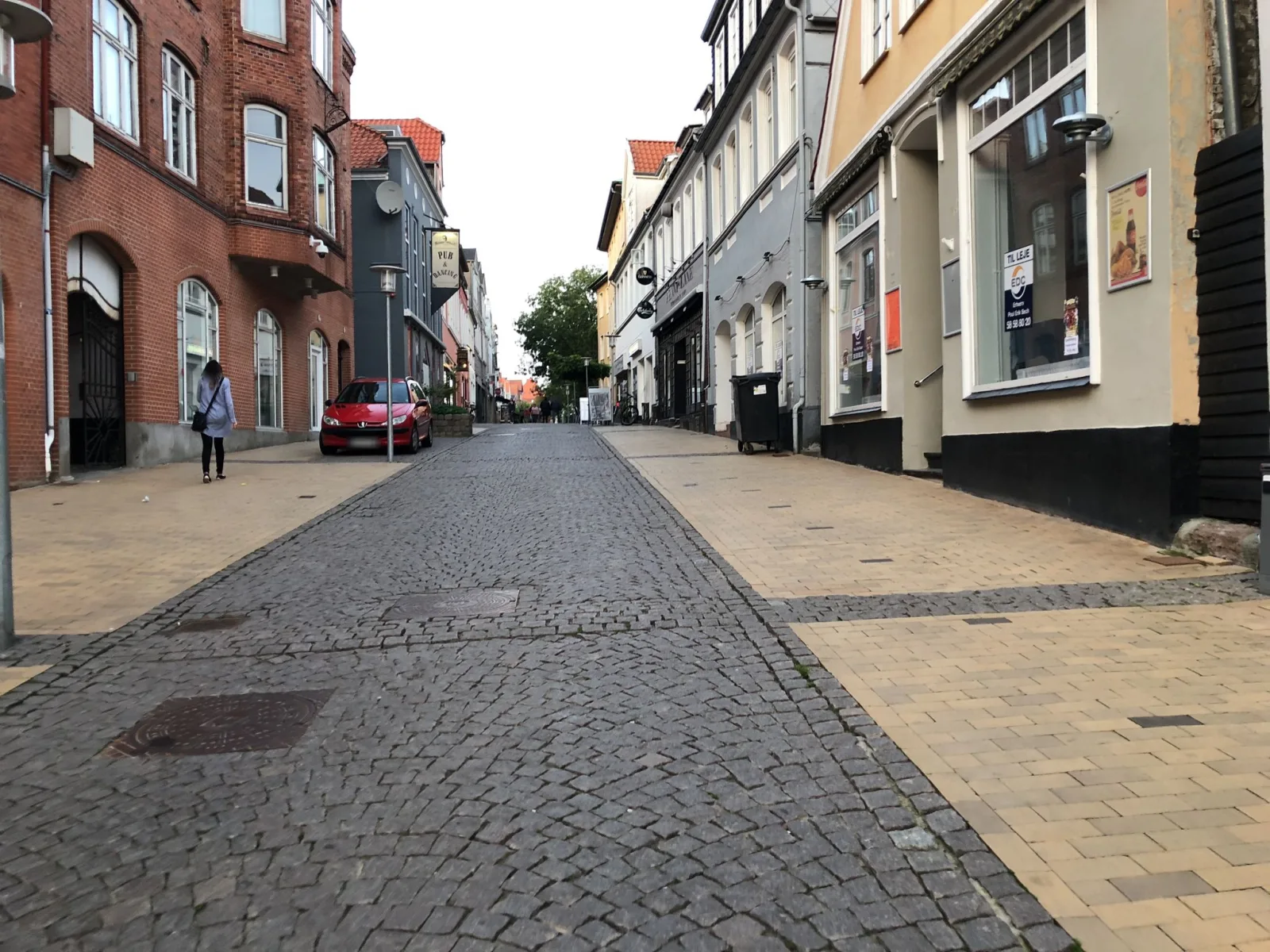 Mapillary-foto nær Lazy Dog Burgers
