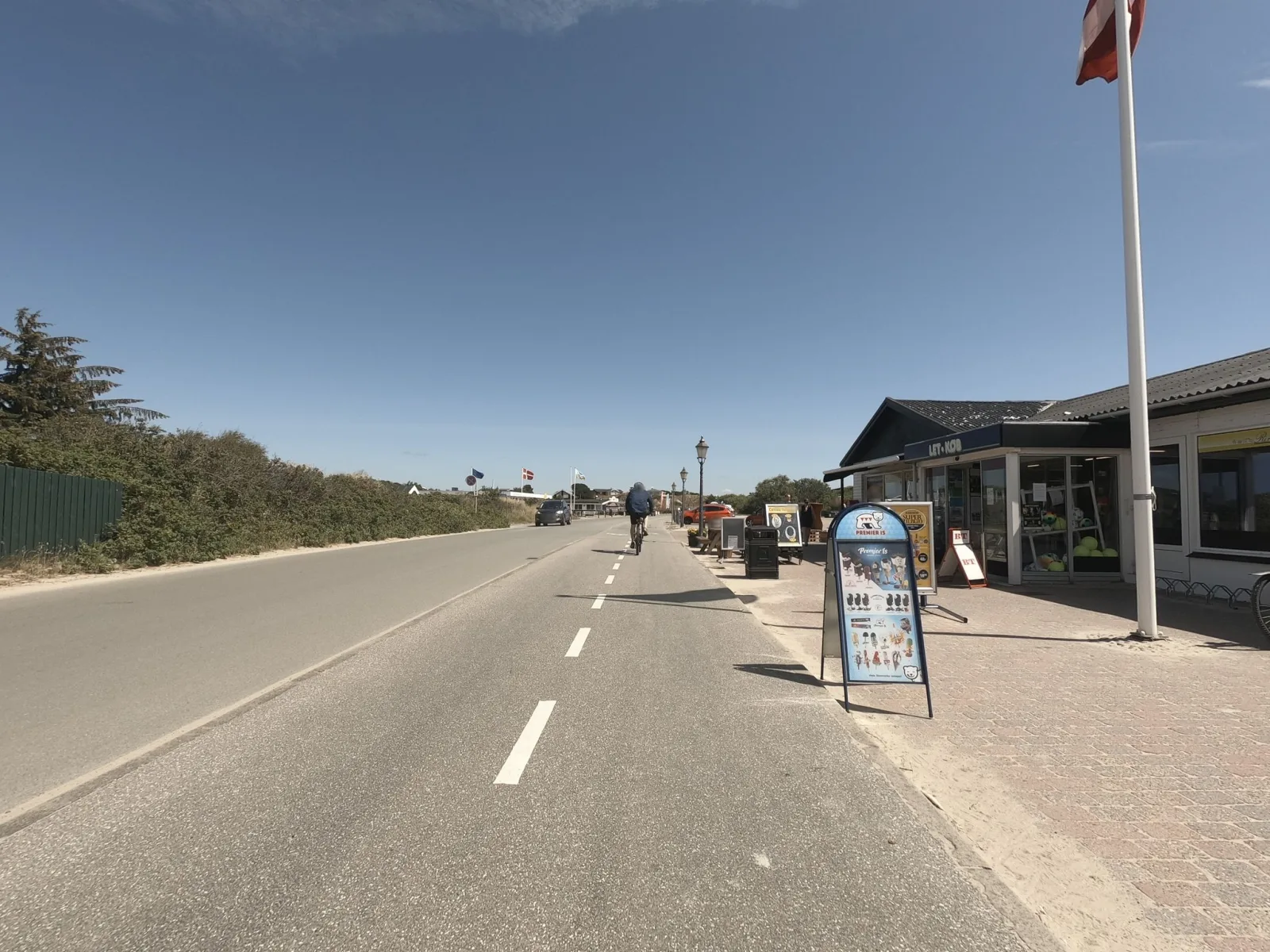 Mapillary-Foto in der Nähe von Lighthouse Burgers