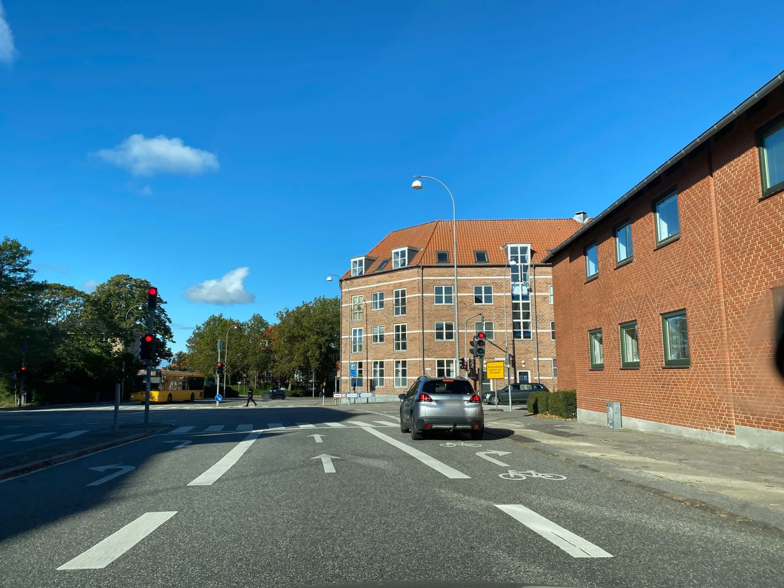Mapillary-foto nær The Bagel Store
