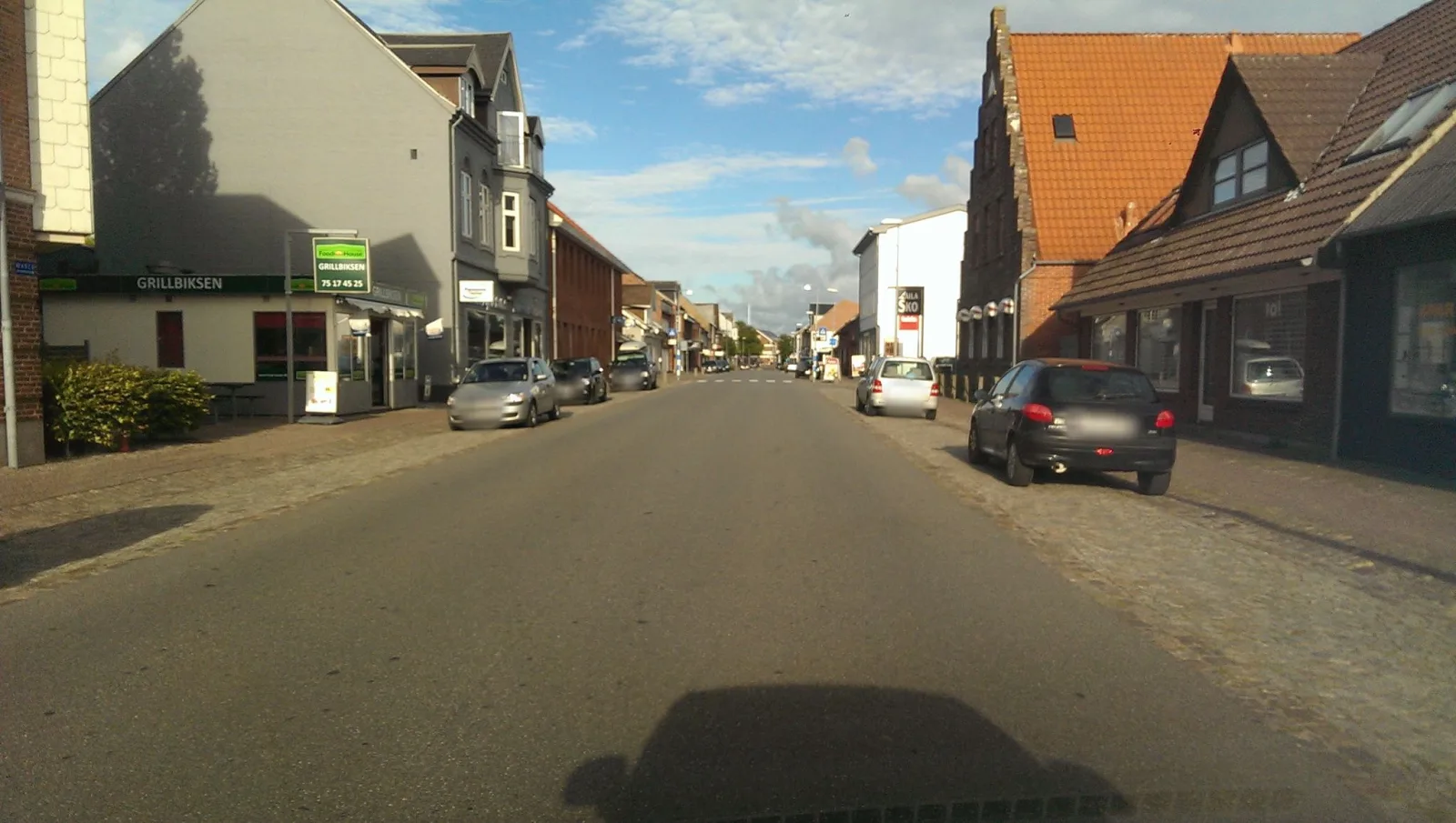 Mapillary-Foto in der Nähe von Luigis pizzaria