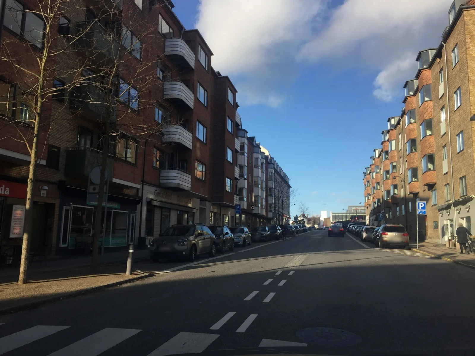 Mapillary-Foto in der Nähe von Emils Kebab