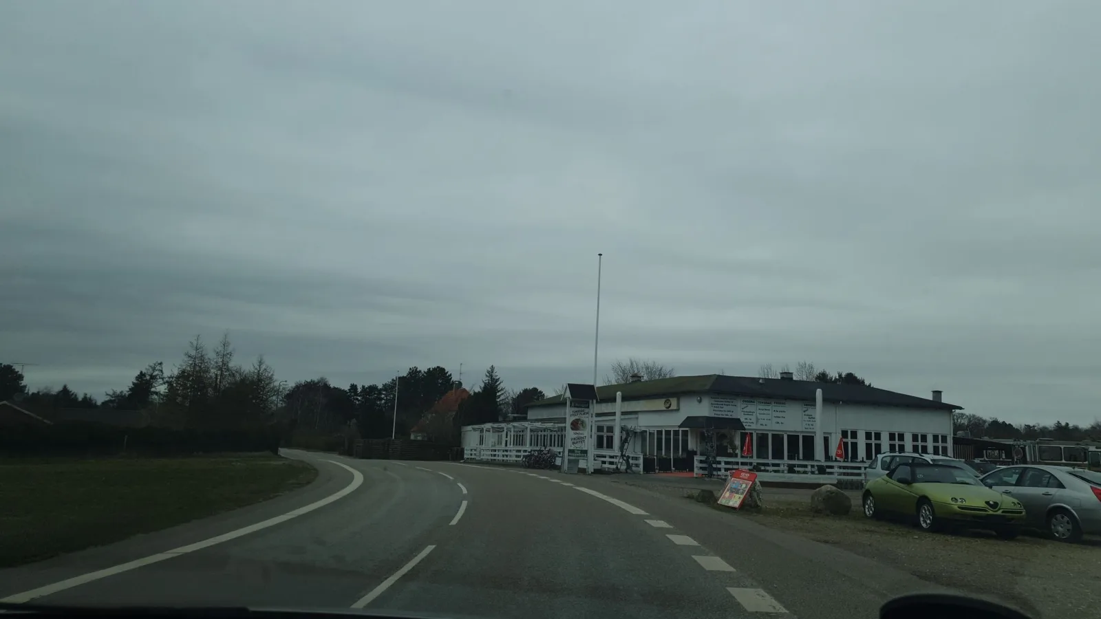 Mapillary-Foto in der Nähe von The Munch Pit Food-Container