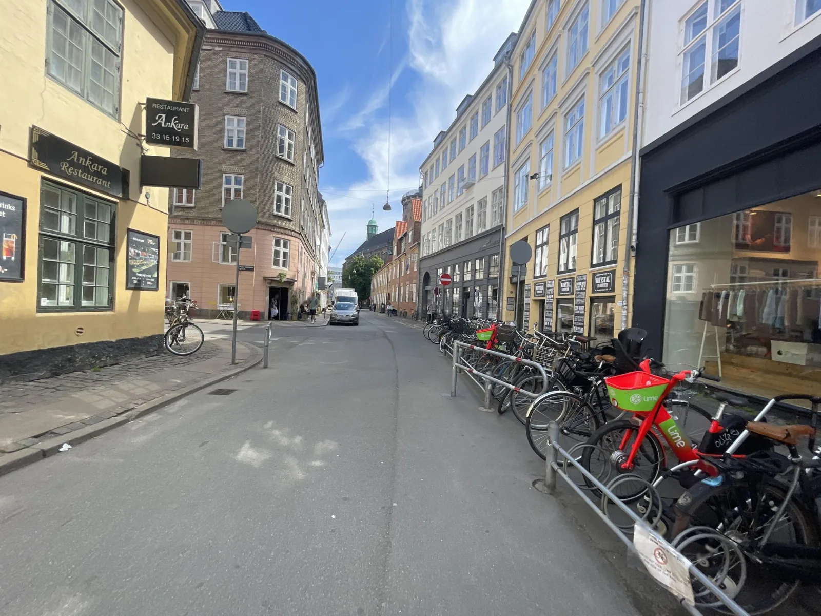 Mapillary-Foto in der Nähe von Emmylou Café