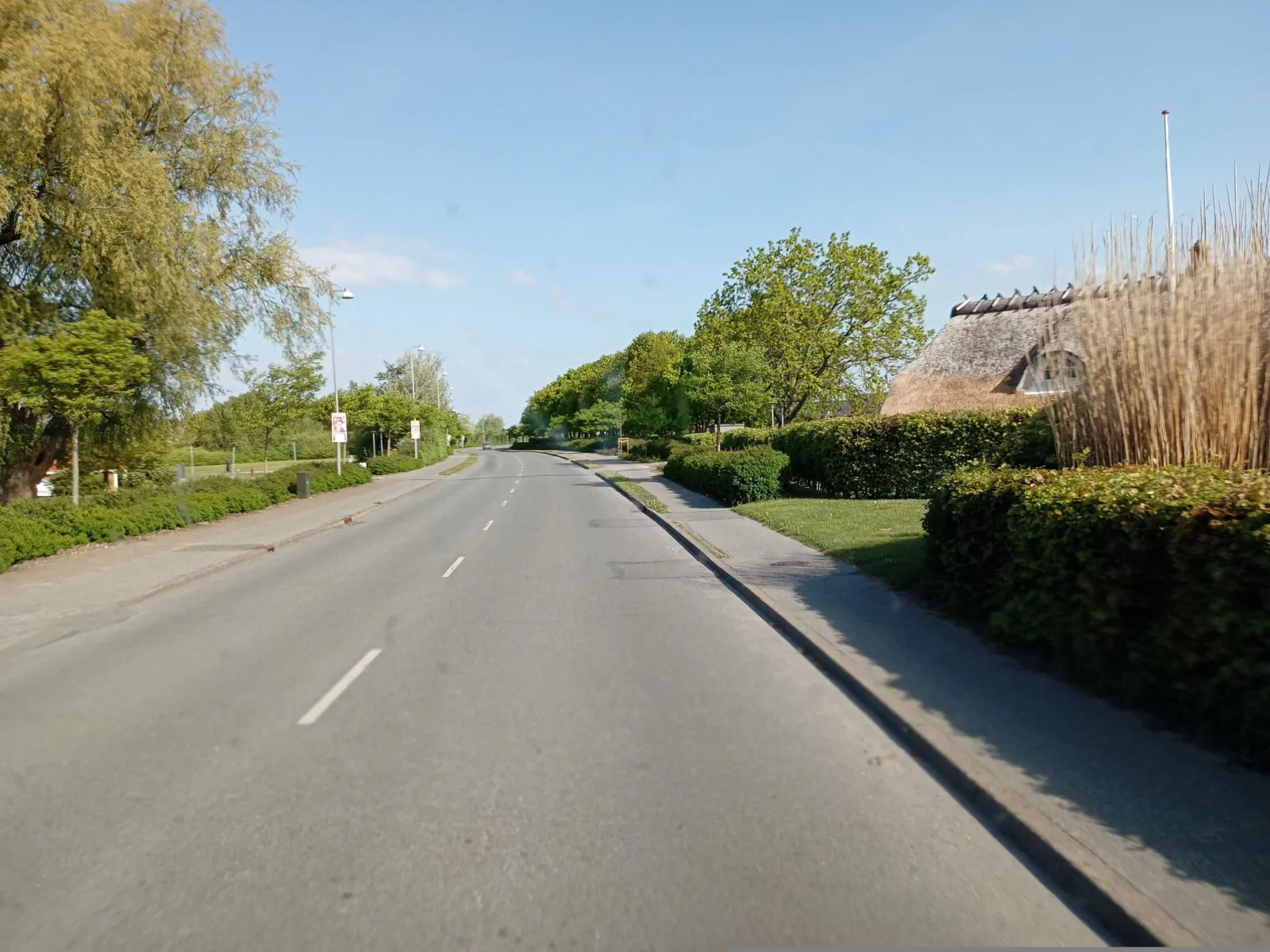 Mapillary-Foto in der Nähe von Mad fruen