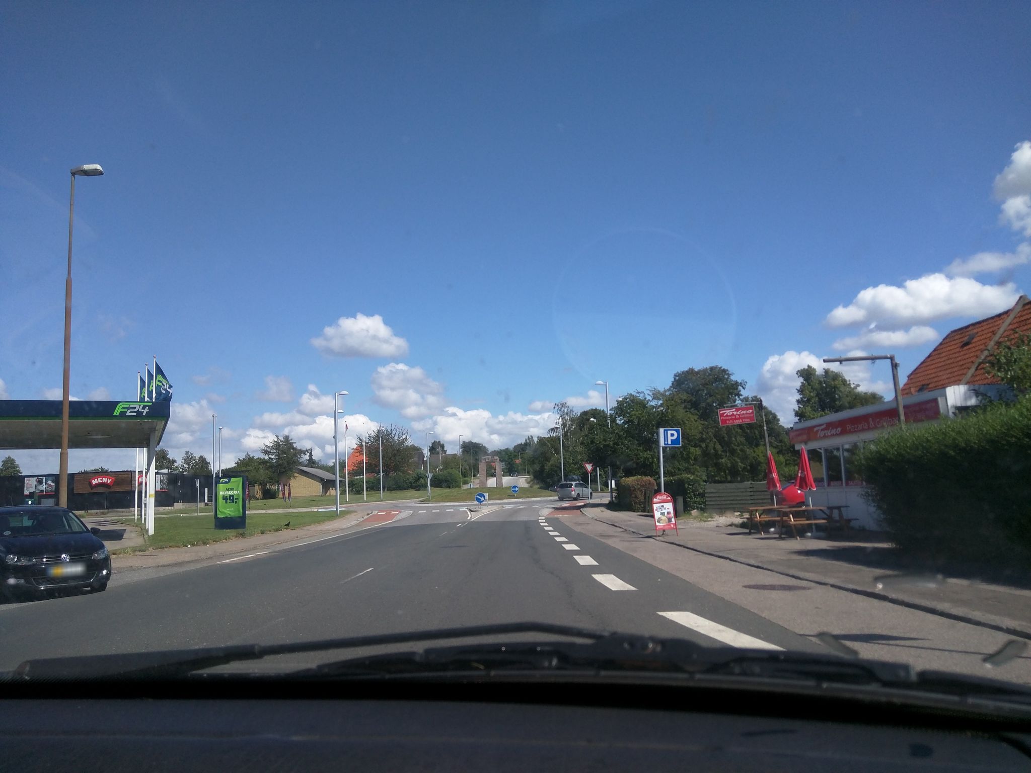 Mapillary-Foto in der Nähe von Torino Pizzaria Grill