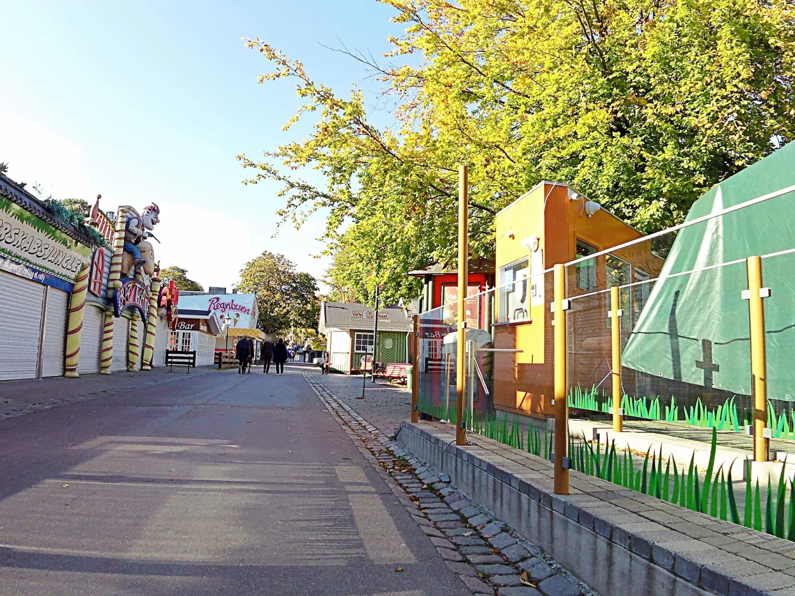 Mapillary-Foto in der Nähe von Dizzy Ducks