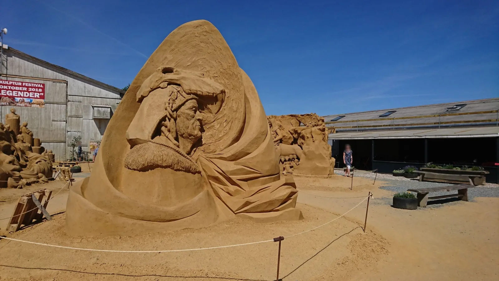 Mapillary-Foto in der Nähe von Hundested Sandskulptur Festival