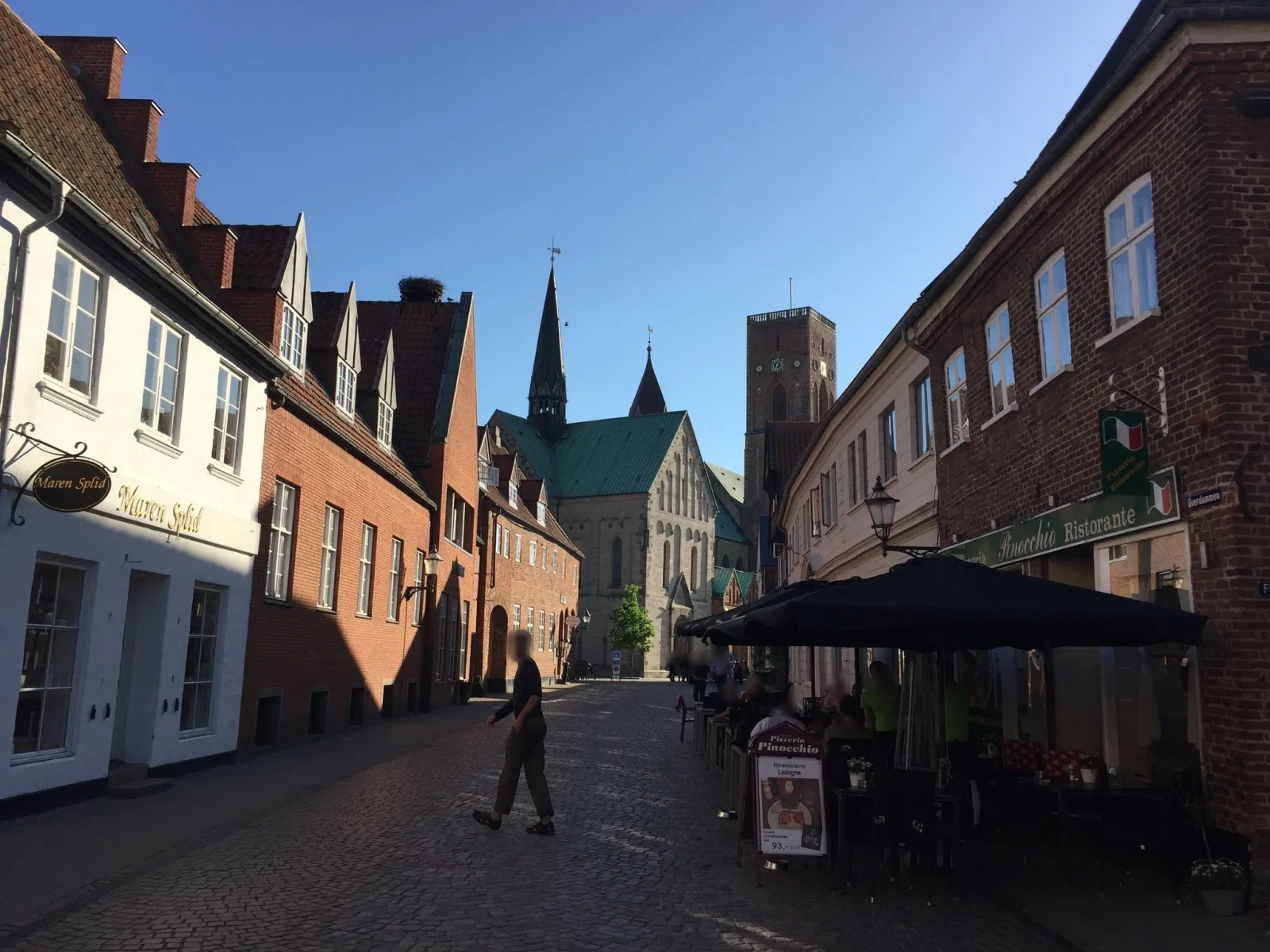 Mapillary-Foto in der Nähe von HEX! Museum of Witch Hunt