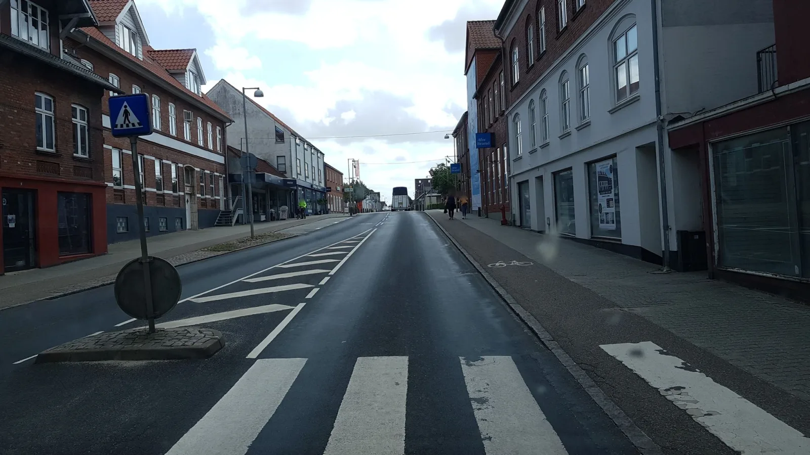 Mapillary-Foto in der Nähe von Maxim Pizza og Grill