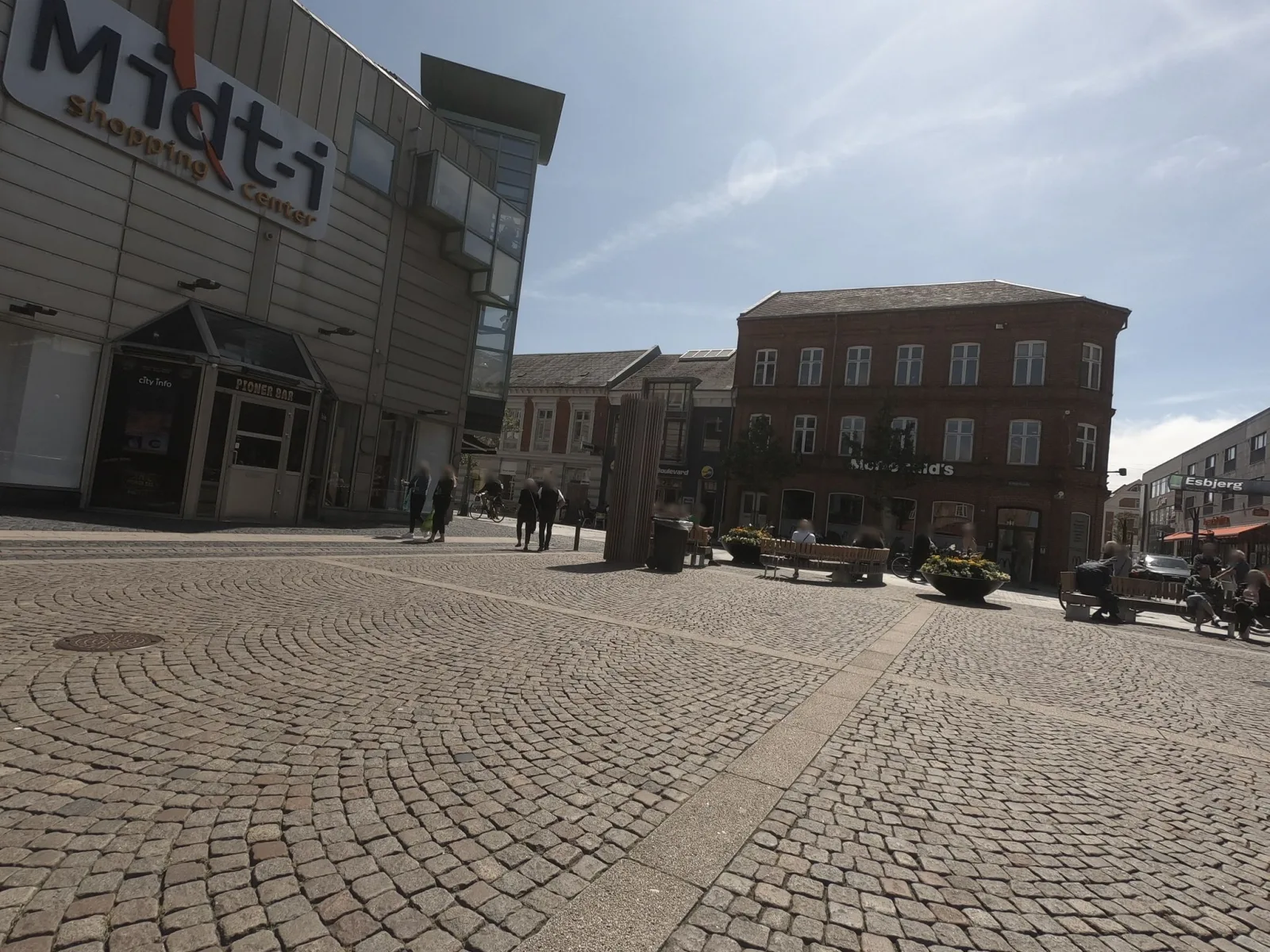 Mapillary-Foto in der Nähe von McDonald's