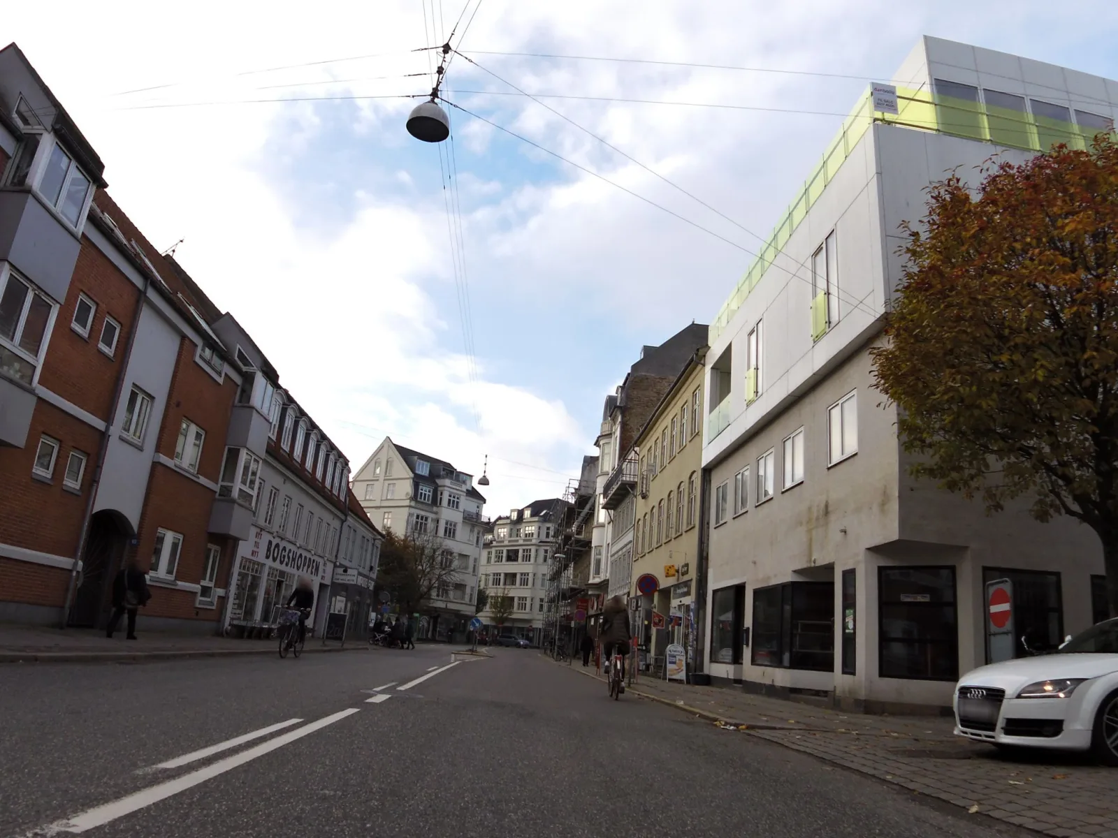 Mapillary-foto nær Løve’s Bog og VinCafe