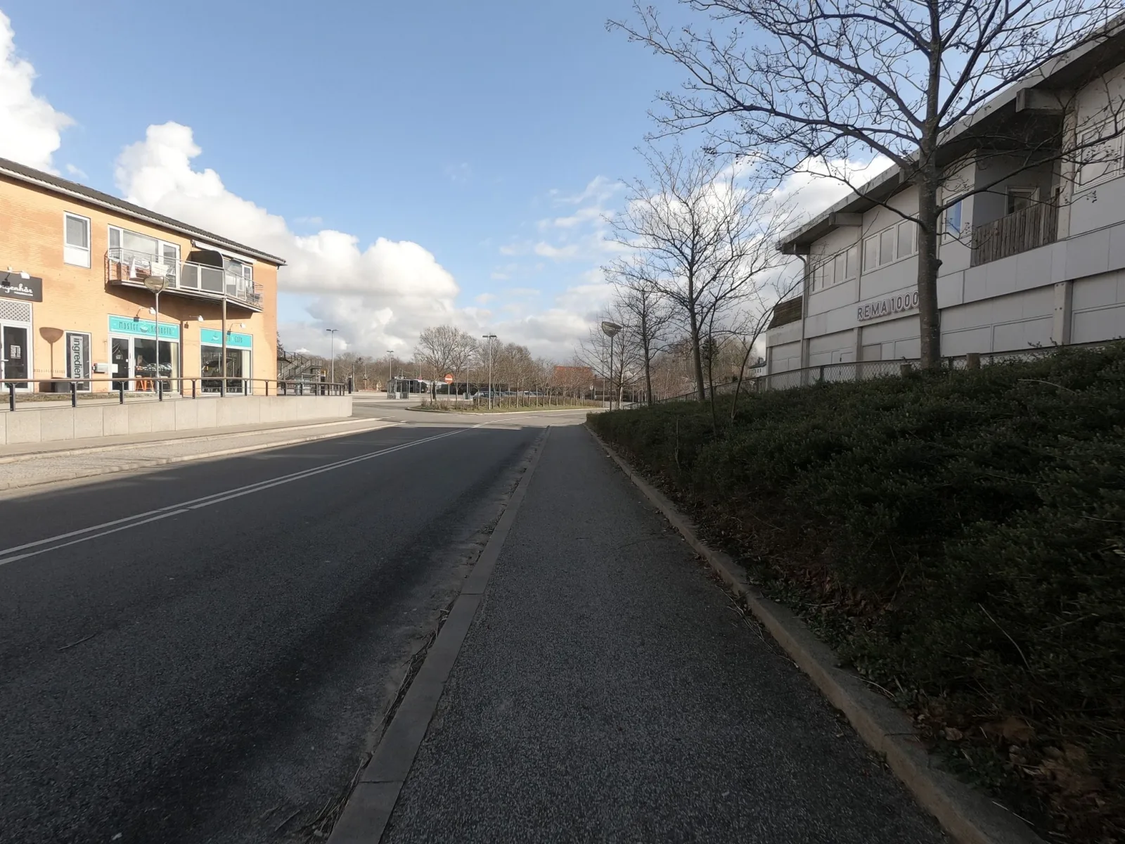 Mapillary-foto nær Fancii Sushi