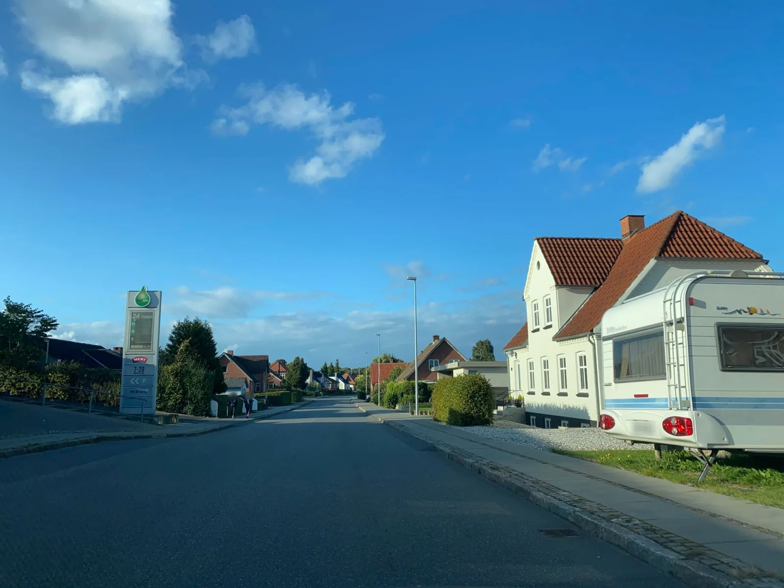 Mapillary-Foto in der Nähe von Mamma Mia Pizza