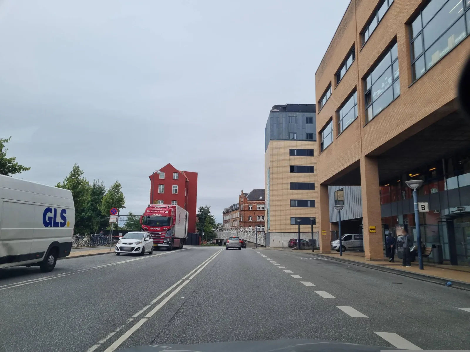 Mapillary-Foto in der Nähe von Mr. Fried Chicken