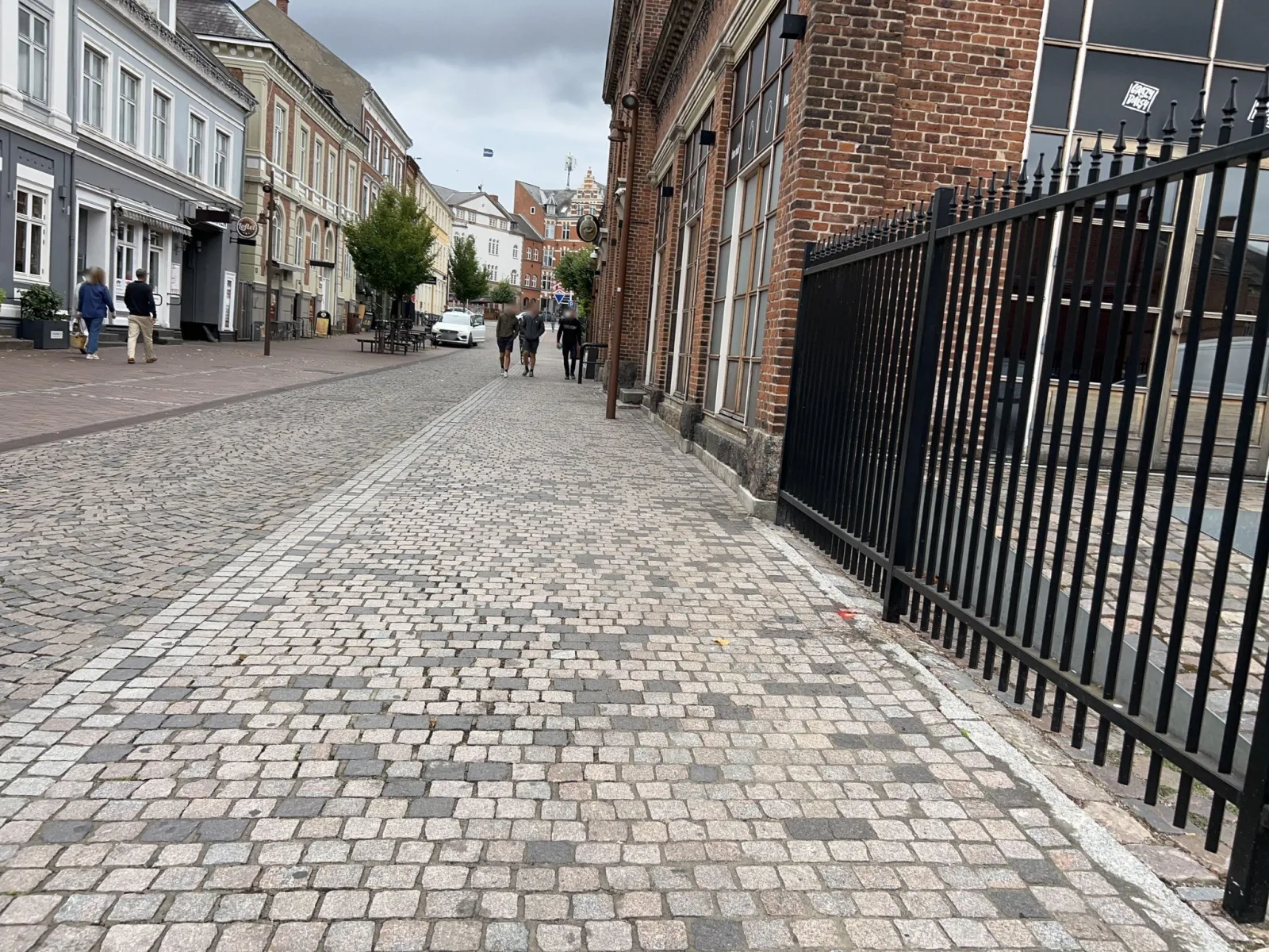 Mapillary-Foto in der Nähe von Muei's Thaifood