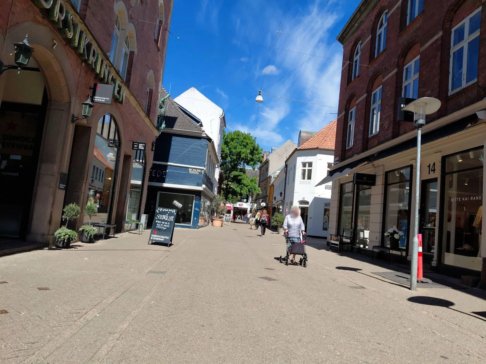 Mapillary-foto nær Nao Sushi