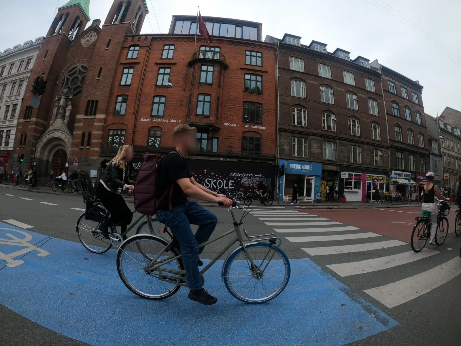 Mapillary-Foto in der Nähe von Fælledvejens Pizza & Grill