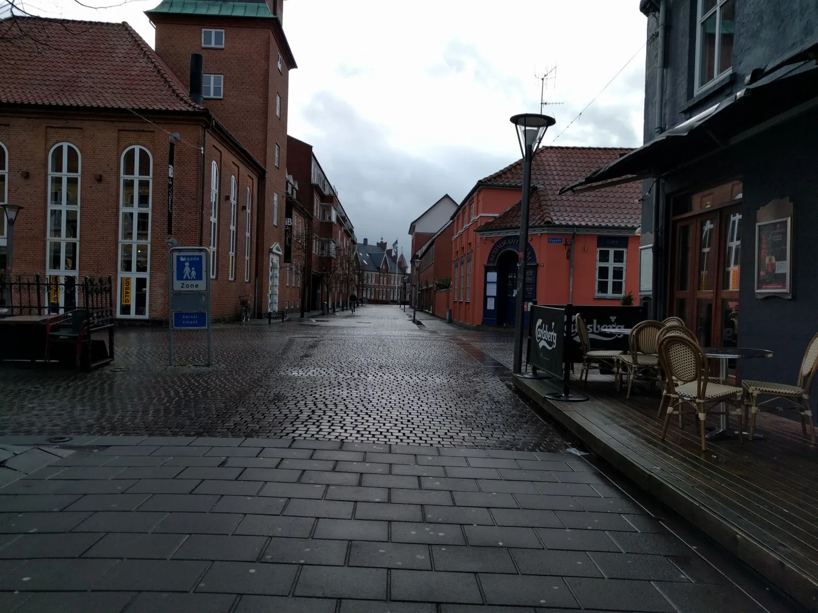 Mapillary-Foto in der Nähe von Momo