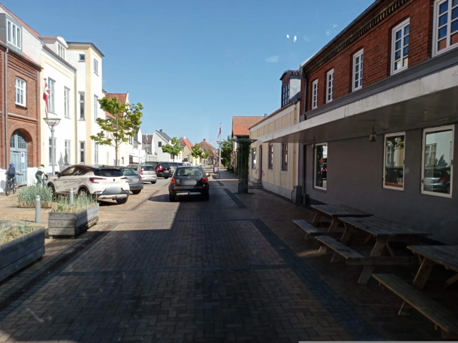 Mapillary-Foto in der Nähe von Neptun Pizza & Grill