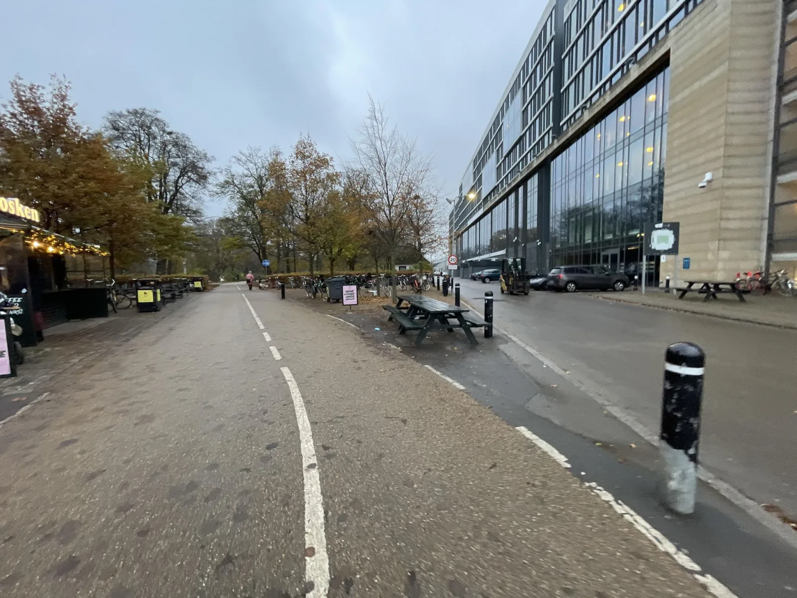 Mapillary-Foto in der Nähe von Gasoline Grill