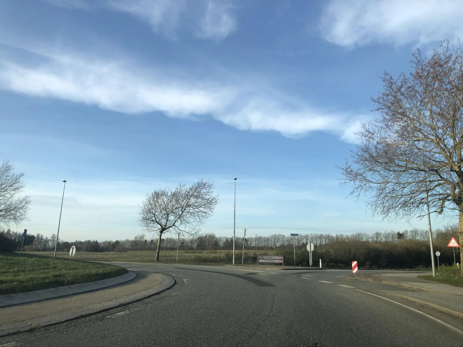 Mapillary-Foto in der Nähe von Perlen Grill